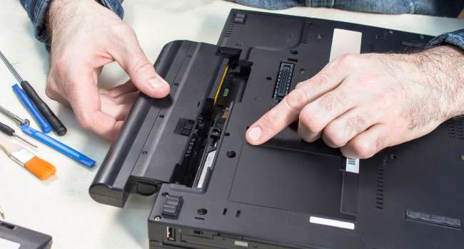 remove swollen battery from laptop
